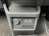 シガーソケットに加えUSBソケット2口を装備☆気が利いた安心装備ですね♪