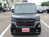 ご覧のお車は現在当店中古車展示場にて展示中です!