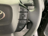 前方の車との車間を設定し、スピードを上げたり緩めたりを自動で行ってくれる追尾式の「レーダークルーズ」。上級装備の一つです!高級車にしかつかない嬉しい機能です。