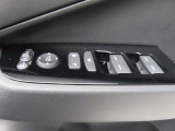 運転席のパワーウインドースイッチ部です。よく触れる場所だからこそ、使用状態があらわれますよね。ぜひこうした所もチェックしてください。