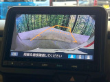 【バックカメラ】駐車時に後方がリアルタイム映像で確認できます。大型商業施設や立体駐車場での駐車時や、夜間のバック時に大活躍!運転スキルに関わらず、今や必須となった装備のひとつです!