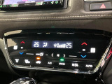 【左右独立型フルオートエアコン】運転席と助手席でそれぞれお好みの温度に設定可能。同乗者にも配慮した、快適な空調をお届け致します。