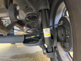 お車を安心してお乗りいただく為には、足回りの定期点検が欠かせません。サービスサポート(有償保証)では無料点検もご提供しており、安心のカーライフをお過ごしいただけるサポート体制が整っています。