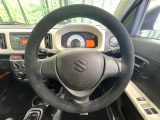 インテリアに合わせたデザインのステアリングは、運転される方のことも考え、運転しやすい形状、大きさです。是非一度、実際に触ってお確かめください。