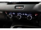 運転席と助手席の温度設定の変更が可能な左右独立タイプのデュアルエアコンです♪♪♪暑がりな人・寒がりな人も誰もが車内を快適にお過ごしいただけます♪♪♪