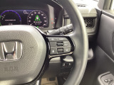 Hondaセンシングの機能のひとつ、アダプティブクルーズコントロール付!アクセルから足を離しても設定したスピードと前車との車間を保ち走行してくれます!車線維持もアシスト☆高速道路で疲労軽減ですね☆