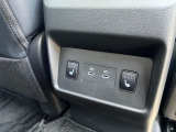 運転席・助手席のヒーター付きで、3段階の温度調整も独立でできます。