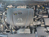 「SKYACTIV-G(ガソリン)」は、規格外の高圧縮を実現し、世界のエンジン技術者に驚きを与えました。さらに、それを維持したままノッキングの発生を抑え、熱効率を向上、走りにも寄与したエンジンです。