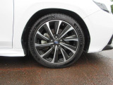 右前 18インチアルミホイール タイヤサイズは、225/45R18です。「*ホイールロックナットは展示用です」