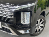 【LEDヘッドライト】悪天候や夜間走行時も良好な視界を確保し安心して運転できる高輝度LEDヘッドライトを装備!点灯速度が早く、消費電力も抑えられています。