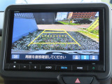 リアワイドカメラシステム!従来の視野に加えて、後方側方を約180&deg;まで見えるワイドビューと、後方を真上から見たような視野で駐車時などに便利なトップダウンビューの3つの視野があります!