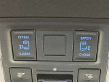 両側電動スライドドア