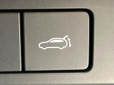 【パワーバックドア】スマートキーや運転席のボタンを押すだけでリアゲートが自動で開閉します!荷物を持っている時や、高い位置にあるバックドアを閉める際に便利な機能です♪