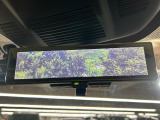 【インテリジェントルームミラー】後席の大きな荷物や同乗者で後方が確認しづらい時でも安心!カメラが撮影した車両後方の映像をルームミラー内に表示。クリアな視界で状況の確認が可能です!