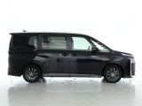 両側パワースライドドア付きだから、狭い駐車スペースなどでの 乗り降りラクラク!小さなお子さまのいるご家庭には嬉しい装備。