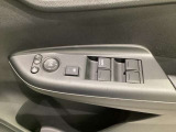 パワーウインドウは運転席でドア4枚とも上下の操作ができるようになっています。子供さんが勝手に操作できないようにロックすることも可能です。