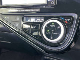 オートエアコン付きなので一度、気温を設定すれば自動的に過ごし易い温度に調整してくれますよ。 車内をいつでも快適空間にしてくれます。