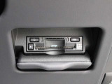 広がる運転支援サービスETC2.0搭載。全国の高速道路に設置されたITSスポットと双方向通信を図り、広域な道路交通情報や安全運転をサポートする情報を得て、音声やナビ画面上にタイムリーにお知らせします。