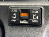 【両側パワースライドドア】スマートキーや運転席のスイッチで後席両側スライドドアの開閉が可能♪電動だから力を入れてドアを開ける必要が無く、小さなお子様でも簡単に開け閉めでき快適です♪
