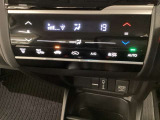 左側電動スライドドアは運転席からでも操作ができるように、ハンドル付近に開閉の操作スイッチが付いています。