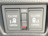 【両側パワースライドドア】スマートキーや運転席のスイッチで後席両側スライドドアの開閉が可能♪電動だから力を入れてドアを開ける必要が無く、小さなお子様でも簡単に開け閉めでき快適です♪