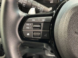 ステアリングにオーディオ操作スイッチが付いています。オーディオ画面に直接タッチしなくても操作が出来ますので、運転に集中できます。