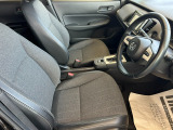 乗り心地の良いフロントシートです。足回りも広々としておりますので、長時間の運転も疲れづらいですよ。