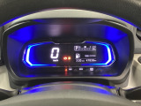 メータは先進的なデジタルメーターを採用!ゆっくりと数字が動くのでとても見やすく表示されます!