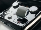 【シフトレバー】シフトレバーはしっくりと手になじみ楽にシフト変更ができます。スレや汚れはございません!周りはピアノ調のパネルを使用しており細部まで手を抜く事はございません。