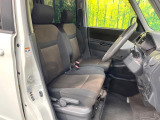 運転席シート廻りは使用感も少なく、良好な状態となっています。前オーナー様が丁寧に使っていたことがよくわかりますね。