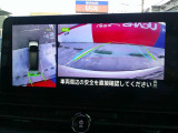 【アラウンドビューモニター】空から見下ろした映像がナビ画面にて確認可能です。駐車もラクラクですよ♪