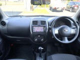 運転席からの視界が広く、隅々まではっきり見渡せます☆小物入れも多くスッキリした運転席廻り!