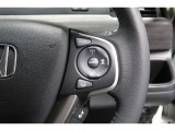Hondaセンシングの機能のひとつ、アダプティブクルーズコントロール付!アクセルから足を離しても設定したスピードと前車との車間を保ち走行してくれます!車線維持もアシスト☆高速道路で疲労軽減ですね☆