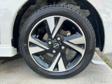 純正アルミホイール装着です!足元からおしゃれを!タイヤサイズは165/55R15です。