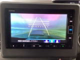 【バックカメラ】運転が苦手な方も車庫入れラクラクです!ギアをリバースに入れれば自動的に切り換わりますので、面倒な操作は不要です♪狭い駐車場もお車を傷つけず安心ですね!