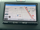 【8インチカーナビゲーション】タッチパネルや音声操作に対応した高精度カーナビを搭載。快適性と操作性を両立し、旅行や長距離ドライブでも安心して目的地まで移動できます。