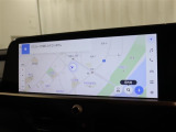 大型ディスプレイが装着されています! 運転席からの視界を遮ることなく大型化しています!