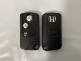スマートキー付きですからドアロックの開閉およびエンジンスタートが楽々です。電動スライドドアの開け閉めもボタンで操作できます。スペアキーも同じものを用意しております。