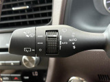 【オートワイパー(AUTO)】雨が降り出した時に、雨滴検出用センサー(レインセンサー)が雨滴を感知すると、自動でワイパーが動作します。