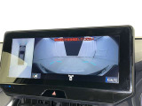 【フロントカメラ】運転席に座った状態で死角になりやすいクルマの前の様子まで確認でき安全ですね♪