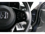 Hondaセンシングの機能のひとつ、アダプティブクルーズコントロール付!アクセルから足を離しても設定したスピードと前車との車間を保ち走行してくれます!車線維持もアシスト☆高速道路で疲労軽減ですね☆