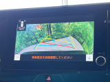 【バックカメラ】駐車時に後方がリアルタイム映像で確認できます。大型商業施設や立体駐車場での駐車時や、夜間のバック時に大活躍!運転スキルに関わらず、今や必須となった装備のひとつです!