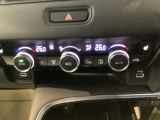 ダブルエアコンは、運転席と助手席でそれぞれ異なる温度を設定できます。