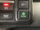 ★ECONスイッチ★ エコドライブを加速しよう!スイッチをONにすると、運転の仕方によるロスを抑え込み燃費をよくするようクルマが頑張ります(*^ー^*)燃費向上にチャレンジ♪
