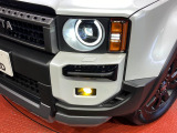 【LEDヘッドライト】悪天候や夜間走行時も良好な視界を確保し安心して運転できる高輝度LEDヘッドライトを装備!点灯速度が早く、消費電力も抑えられています。