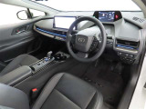 シンプルで使いやすいデザインの運転席です。