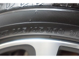 タイヤサイズは225/45R18です