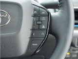 ◆アダプティブクルーズコントロール◆予め設定した車速内でクルマが自動的に加減速。前走車との適切な車間距離を維持しながら追従走行します。【LKAS】車線維持支援システムでステアリング操作を支援。