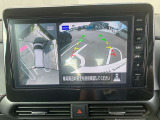 空から見下ろしているような視点で周囲を確認できるアラウンドビューモニター。駐車時にとても便利です。