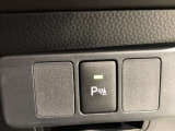 コーナーセンサーを車の前後に装備。障害物までの距離に応じて警告音を変えてお知らせ。縦列駐車時や駐車場・車庫などでの取り回しをサポートします。詳細は販売店スタッフまでおたずねください。